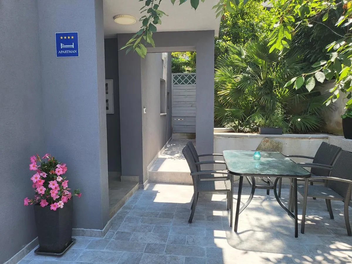 Vigo Apartman Pula 0*,  Croatia